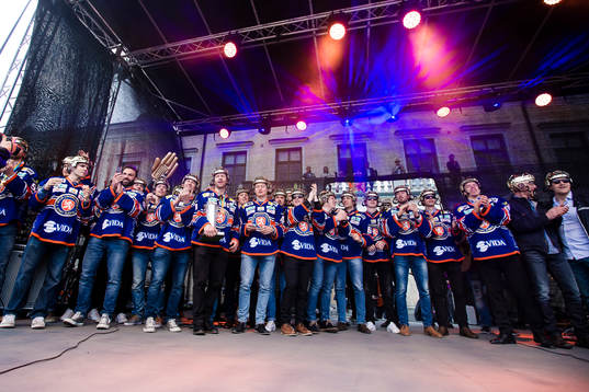Växjö firar SM-guld på Stortorget