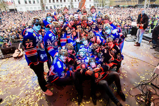 Växjö firar SM-guld på Stortorget