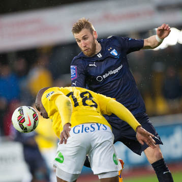 Malmös Rasmus Bengtsson och Falkenbergs Hakeem Araba