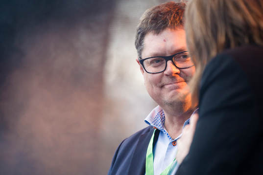 Växjös före detta VD Anders Öman blir intervjuad på
