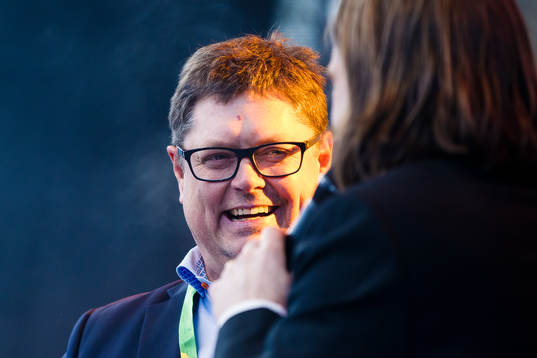 Växjös före detta VD Anders Öman blir intervjuad på