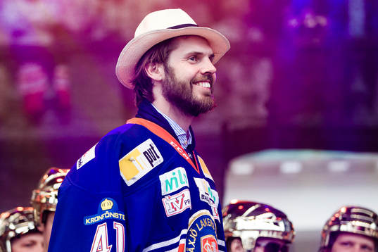 Växjös målvakt Cristopher Nihlstorp när Växjö firar