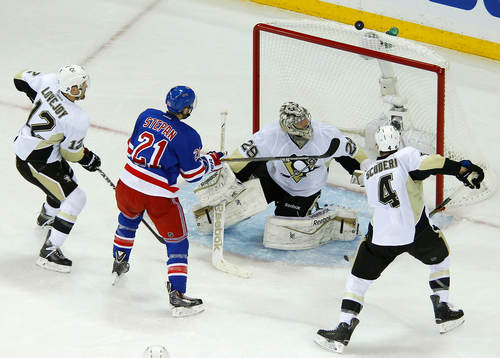Pittsburgh Peguins Ben Lovejoy (12), Marc-Andre Fleury and