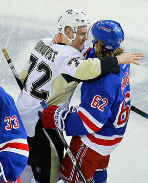 New York Rangers Carl Hagelin (R) embraces Pittsburgh