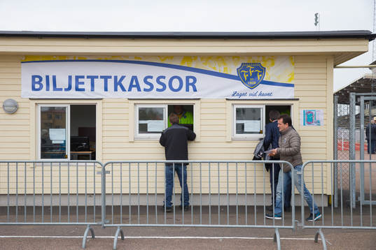 Biljettkassan utanför Falkenberg IP före  fotbollsmatchen
