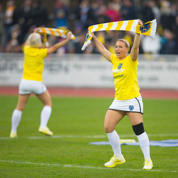 Publikuppvärming före  fotbollsmatchen i Allsvenskan