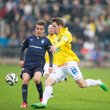 Falkenbergs Adam Eriksson (närmast i bild)