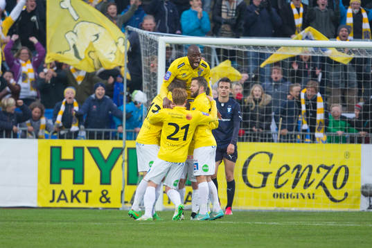 Falkenbergs spelare jublar