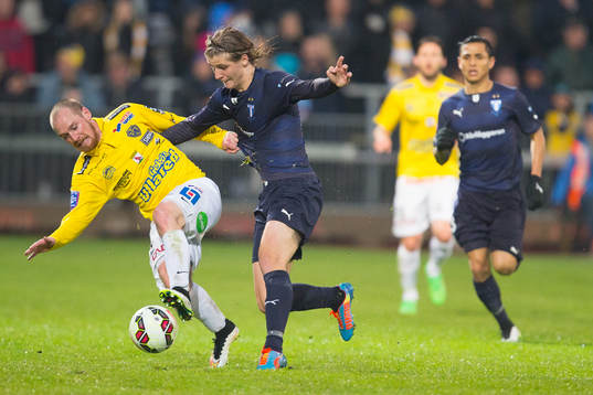 Falkenbergs Christoffer Carlsson och Malmö FFs Pawel