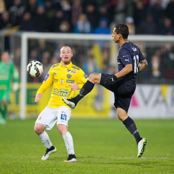 Falkenbergs Christoffer Carlsson och Malmö FFs Yoshimar
