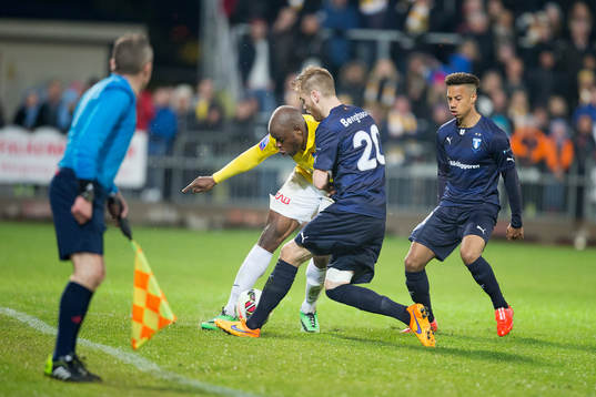 Falkenbergs Hakeem Araba och Malmö FFs Rasmus Bengtsson