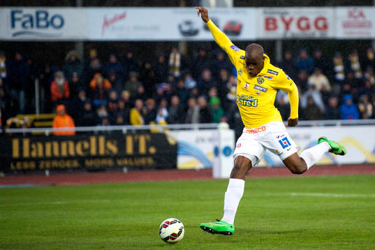 Falkenbergs Hakeem Araba laddar för skott