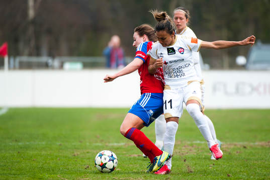 Rosengårds Marta Viera Da Silva trycker till i ryggen