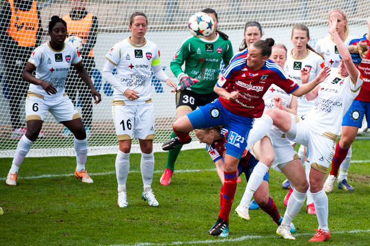 Vittsjös Anna Hjälmkvist framför Rosengårds mål