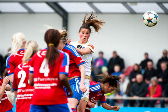 Rosengårds Sara Björk Gunnarsdottir nickar in 0-4 målet