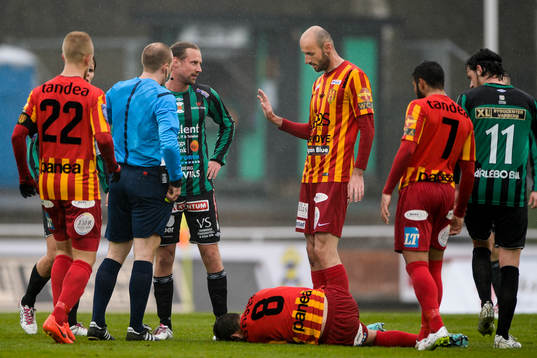 Varbergs Thommie Persson får gult kort