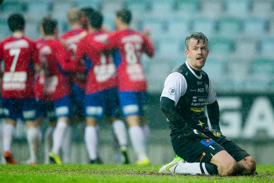 Oddevolds målvakt Erik Dahlin deppar