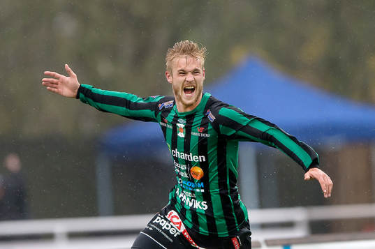 Varbergs Mats André Kaland jublar
