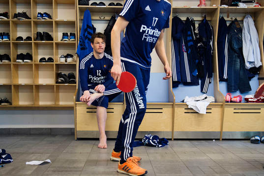 Djurgårdens målvakt Kenneth Høie i omklädningsrummet
