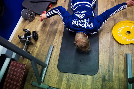 Djurgårdens Sebastian Andersson rehabtränar