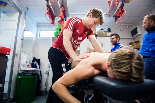 Djurgårdens Martin Broberg får behandling
