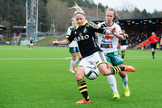 AIKs Sara Storck och Mallbackens Eilish McSorley