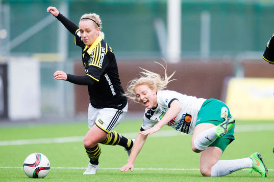 AIKs Sarah Fredriksson och Mallbackens Mimmi Larsson