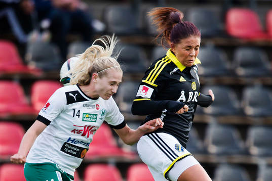 Mallbackens Erica Ericsson och AIKs Jennifer Egelryd