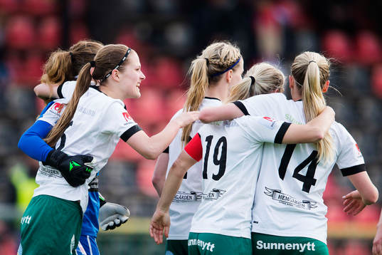Mallbackens spelare jublar