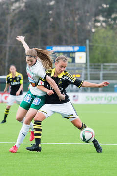 Mallbackens Sarah Bergman och AIKs Julia Zigiotti Olme
