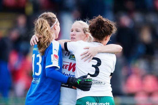 Mallbackens Frida Broström (m) jublar med målvakt
