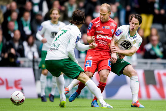 Åtvidabergs Kristian Bergström mot Hammarbys Nahir Besara