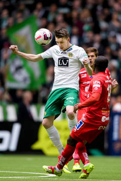 Hammarbys Birkir Már Saevarsson nickar bollen