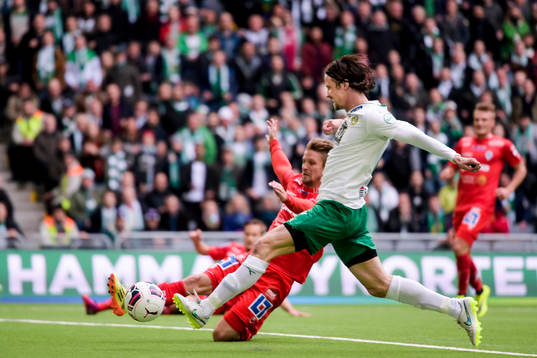 Hammarbys Linus Hallenius skjuter in 1-0