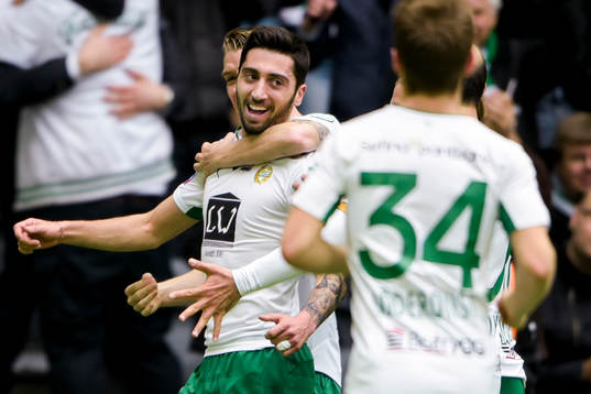 Hammarbys Nahir Besara jublar med sina lagkamrater