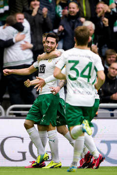 Hammarbys Nahir Besara jublar med sina lagkamrater