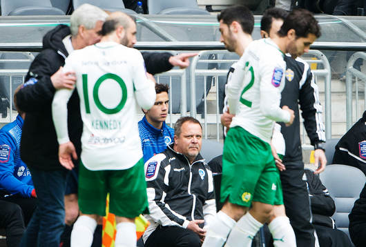 Åtvidabergs tränare Roar Hansen ser på när Hammarbys