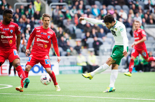 Hammarbys Lars Fuhre skjuter ett skott