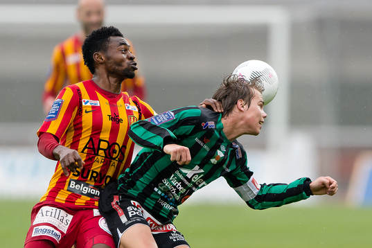 Syrianskas Success Chimankpa Nwosu och Varbergs Elias