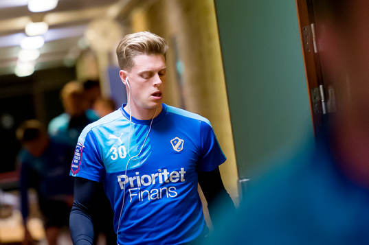 Halmstads målvakt Malkolm Nilsson före fotbollsmatchen i