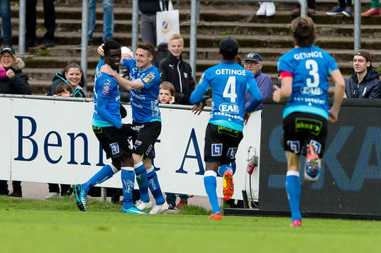 Halmstads Kwame Karikari jublar med laget