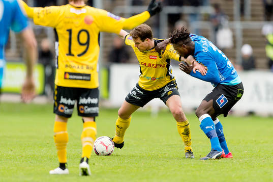 Elfsborgs Henning Hauger och Halmstads King Osei Gyan