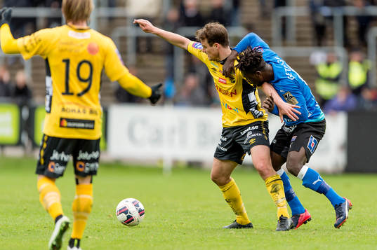 Elfsborgs Henning Hauger och Halmstads King Osei Gyan