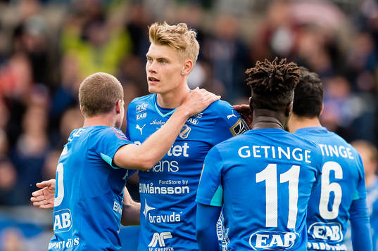 Halmstads Eric Smith jublar med laget