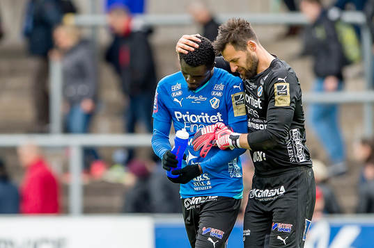 Halmstads Kwame Karikari och Stojan Lukic  jublar