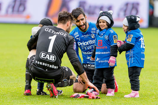 Halmstads målvakt Stojan Lukic och Mohammed Ali Khan med