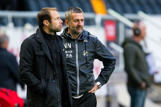 s tränare Andreas Alm och assisterande tränare Nebojsa
