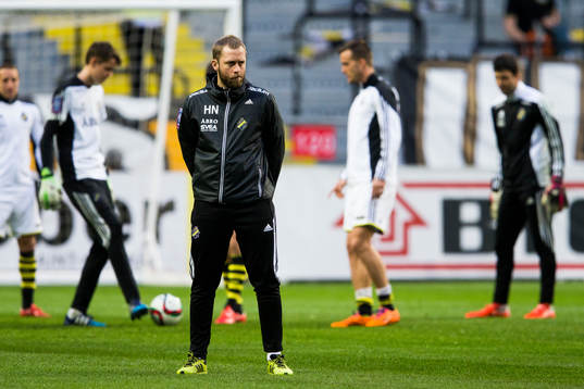 s naprapatassistent Henrik Nyhus