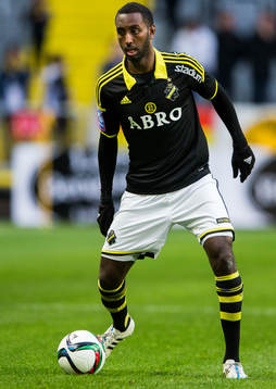s Henok Goitom med bollen