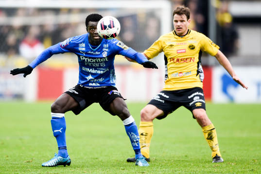 Halmstads Kwame Karikari och Elfsborgs Henning Hauger